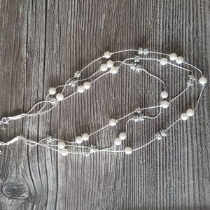 White and silver faux pearl necklace fashion jewellery Excellent condition